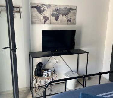 Liergues House | Cozy Double Room at AVIATEUR in the Beautiful PASSELOUP