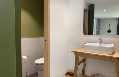 Chabeuil Bed & Breakfast | Experience Chambre Drôme Tropicale: 10/10 Guest Rated Stay