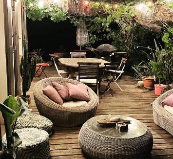 Sainte-Cecile-les-Vignes Bed & Breakfast | Oceanfront Retreat with Pool and Pet-Friendly Options