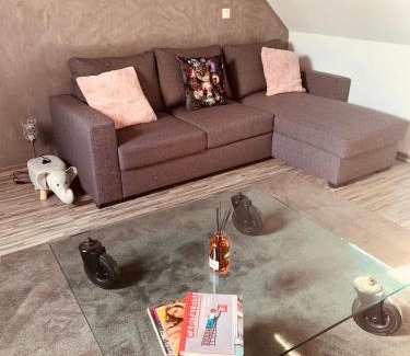 Marcilly-sur-Seine House | CHAMBRE et JARDIN Village au bord de l eau Cour et Garage privés