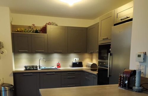 Villepreux Bed & Breakfast | Chambre et Salle de Bain Privées ds Maison Proche St Quentin en Yvelines