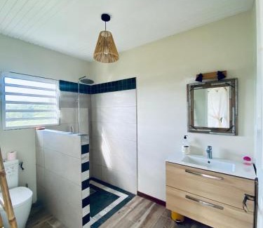 Le Morne-Rouge House | Scenic chambre Ylang Ylang with Mont Pelée Views & Kitchen