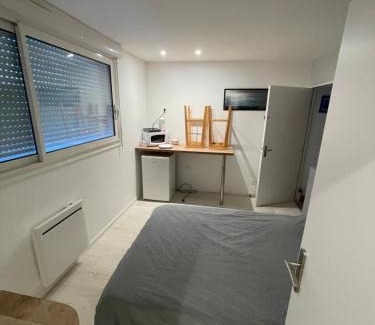 Saucats Apartment | Functional and Independent Rooms for Family Getaways
