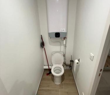 Saucats Apartment | Functional and Independent Rooms for Family Getaways