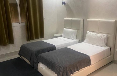 Bni Quolla Villa | Relax at Chambre Fa, Guitar Palace: Pool & Breakfast Included