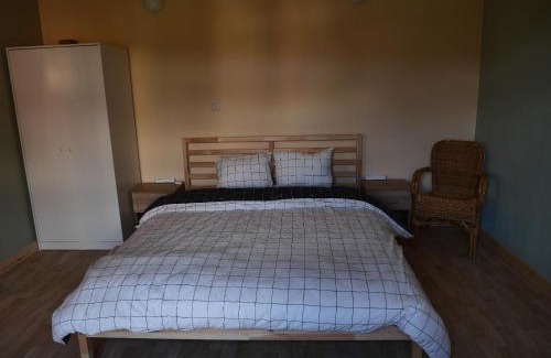 Chimay Bed & Breakfast | Chambre Fischbach: Family-Friendly Getaway with Top Ratings