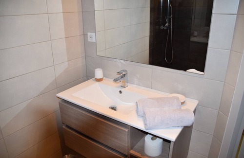 Saint-Georges-de-Didonne Bed & Breakfast | Guest Rated 9.8: Stay at La Villa 13&15 with Pool & Dining