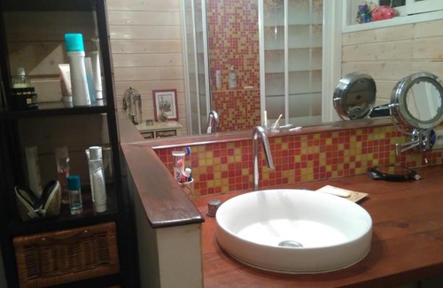 Saint-Sebastien-sur-Loire House | Cozy Private Room in a Home with Garden Retreat