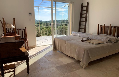Saint-Saturnin-les-Apt Bed & Breakfast | Relax in Chambre Avec Vue with Private Pool & Kitchen