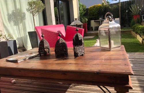Le Landry Bed & Breakfast | Cozy Rooftop Retreat with Breakfast and Hot Tub Access