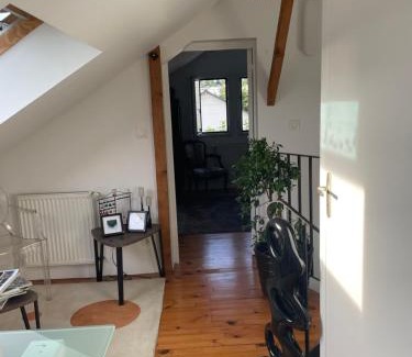 Le Landry Bed & Breakfast | Cozy Rooftop Retreat with Breakfast and Hot Tub Access
