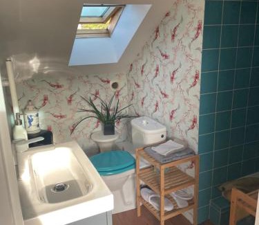 Le Landry Bed & Breakfast | Cozy Rooftop Retreat with Breakfast and Hot Tub Access