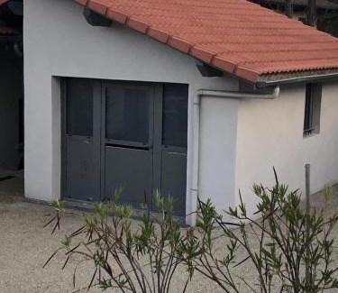 Charbonnieres-les-Bains House | Guest Rated 10/10: Independent Room at Sandrine