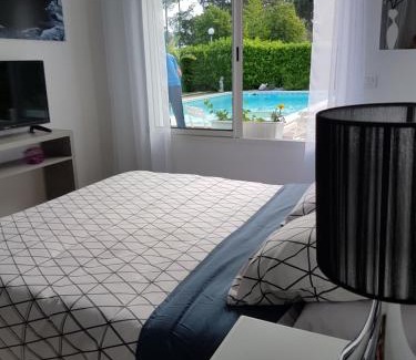 Martignas-Sur-Jalle House | Oceanfront Retreat: Chambre Indépendante "Terre Rouge" Awaits
