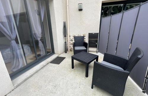Romille House | Independent Room with Terrace - Family Friendly Escape