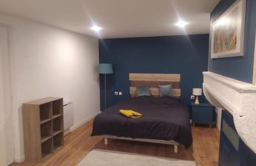 Maron House | Private Room with Bath and Family-Friendly Amenities