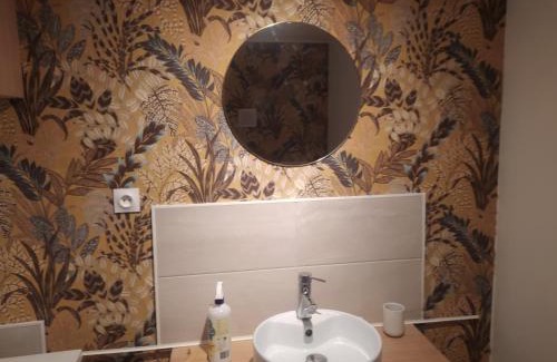 Maron House | Private Room with Bath and Family-Friendly Amenities