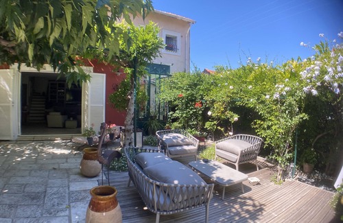 Carnot House | Independently Located Room Steps from City Center
