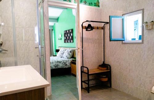 Brezilhac Bed & Breakfast | Private Room with Pool, Park Access & Kitchen Amenities