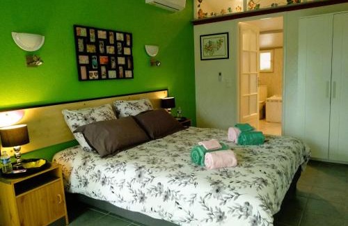 Brezilhac Bed & Breakfast | Private Room with Pool, Park Access & Kitchen Amenities