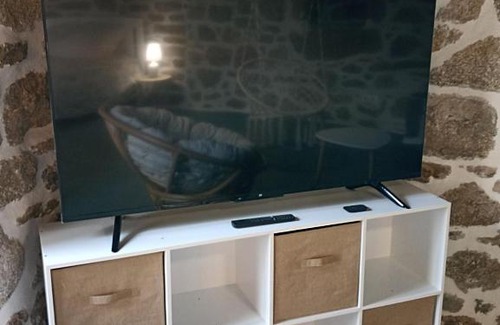 Junhac House | Independent Studio with Garden Retreat in the Countryside