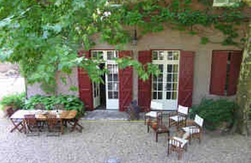 Bez-et-Esparon Bed & Breakfast | Cozy Chambre Jaune at Chateau Massal with Breakfast Included