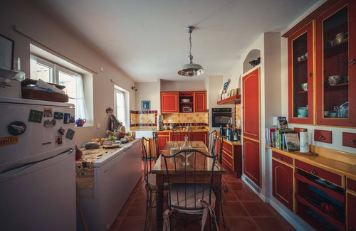 Callian Bed & Breakfast | Romantic Getaway in Chambre Joséphine Baker with Spa & Pool