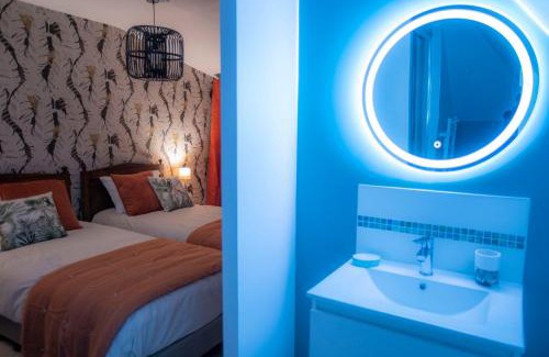 Rochecorbon House | Explore Chambre Jungle at Le Petit Clouet - Rochecorbon