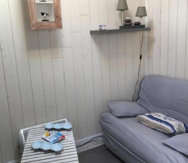 Ars-en-Re House | Pet-Friendly Escape at La Poulpiquet: Your Next Getaway