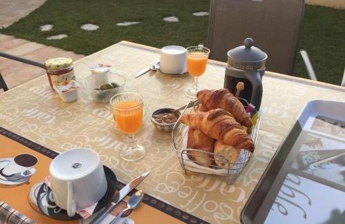 Ars-en-Re House | Pet-Friendly Escape at La Poulpiquet: Your Next Getaway