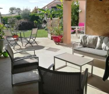 Les Epesses House | Inviting Private Room with Pool, Steps from Puy du Fou