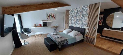 Saint-Frajou Apartment | Inviting chambre Lilas at Domaine Cap de Coste with Pool