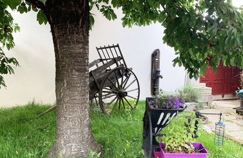 Marolles-en-Hurepoix House | Exclusive Retreat at Chambre & Lounge Privé: Pet-Friendly Bliss