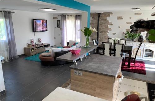 Moelan-sur-Mer House | Relaxing Spa Suite with Pool and Family Amenities