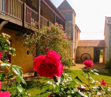 Braye-Sous-Faye House | Family-Friendly Chambre Nounours et Paillette - 10/10 Rated