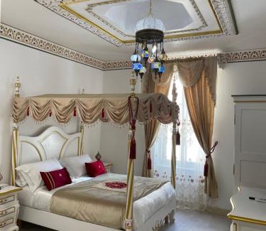 Centre Historique House | Experience Chambre Orientale Chérazade at 9.1/10 Quality