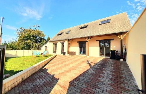 Evreux House | Peaceful Room Near City Center with Kitchen & Pet-Friendly
