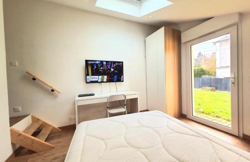 Evreux House | Peaceful Room Near City Center with Kitchen & Pet-Friendly