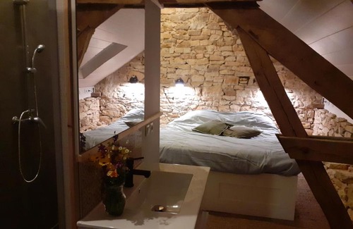 Montclera Bed & Breakfast | Relaxing Chambre Pranayama: Family-Friendly with Pool Access
