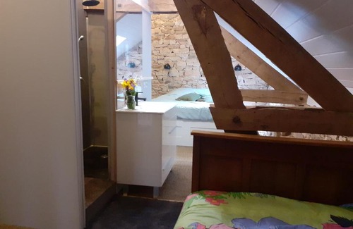 Montclera Bed & Breakfast | Relaxing Chambre Pranayama: Family-Friendly with Pool Access