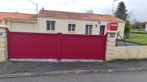 Reffannes House | Cozy Private Room with Kitchen & Pet-Friendly Charm