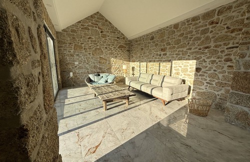 Santa Maria da Feira Bed & Breakfast | Convenient Private Room Just 30 Minutes South of Porto