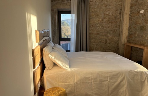 Santa Maria da Feira Bed & Breakfast | Convenient Private Room Just 30 Minutes South of Porto