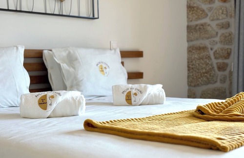 Santa Maria da Feira Bed & Breakfast | Bright Private Room in Southern Porto for Family Stays