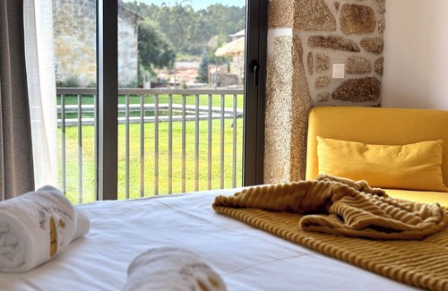 Santa Maria da Feira Bed & Breakfast | Bright Private Room in Southern Porto for Family Stays