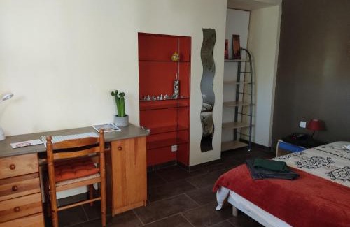 Quartier des Espesses House | Cozy Private Room with Pool Access and Convenient Parking