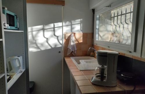 Quartier des Espesses House | Cozy Private Room with Pool Access and Convenient Parking