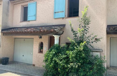 Le Cannet House | Tranquil Private Room with Terrace and Excellent Amenities