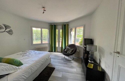 Chanas House | Guest Rated 8.7/10 at Chambre privée Chiberta
