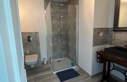 Chanas House | Guest Rated 8.7/10 at Chambre privée Chiberta